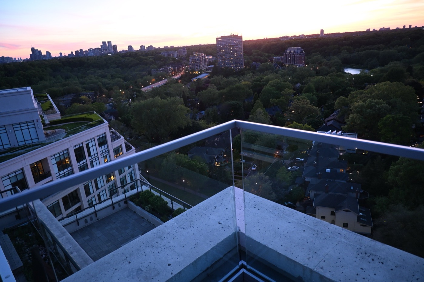 Toronto — frame 11 of the Casa gallery